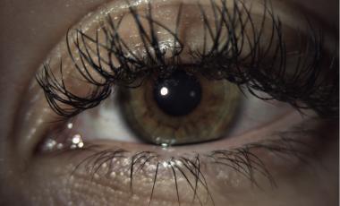 Artificial eyelash extensions: how to balance beauty with health?